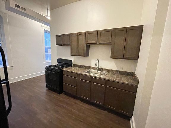 2nd image of 1735 Elm St APT 3