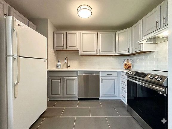 3rd image of 125 Trapelo Rd #U-36