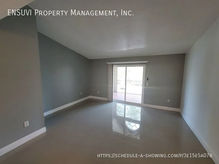 9481 Highland Oak Dr — Photo 3