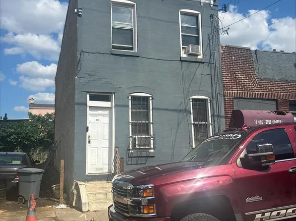 879 N 45th St, Philadelphia, PA 19104