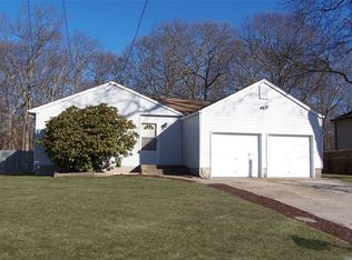 35 Golden Gate Dr, Shirley, NY 11967