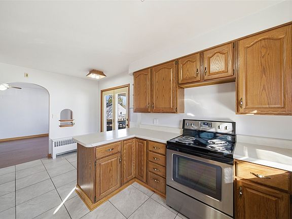 3rd image of 615 6th St