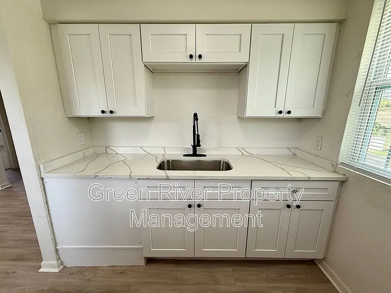 1161 W 5th St — Photo 11