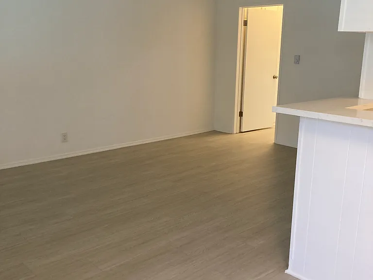 310 S Sherbourne Dr — Photo 39