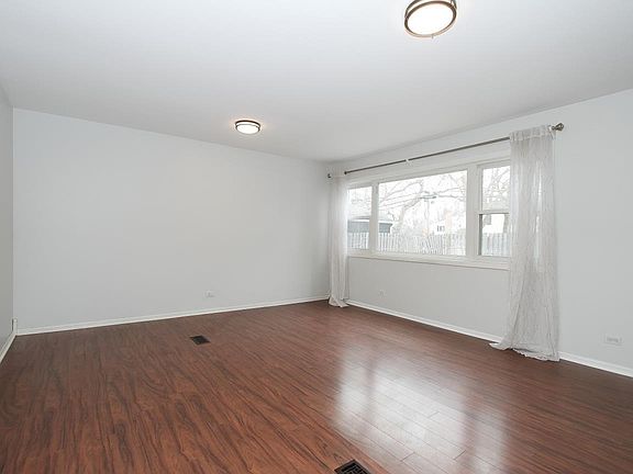 3rd image of 1665 Chippendale Rd