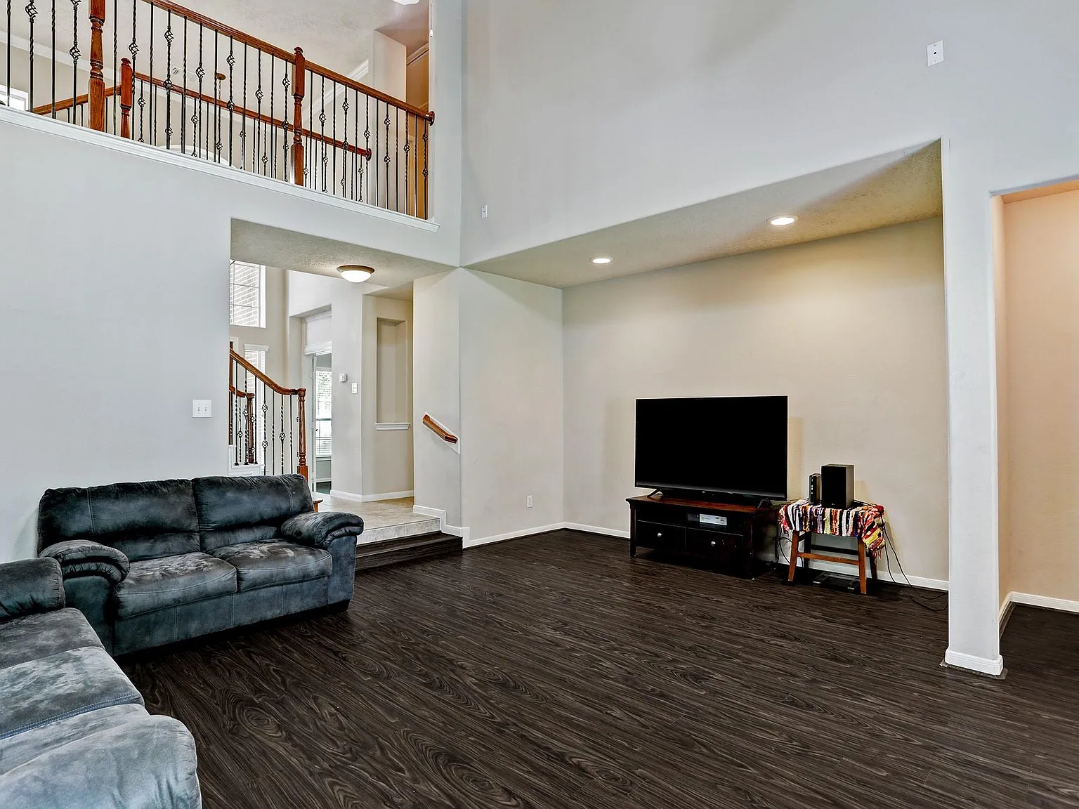4 bed, 3.5 bath, 3441 sqft, $3,200 — Photo 4