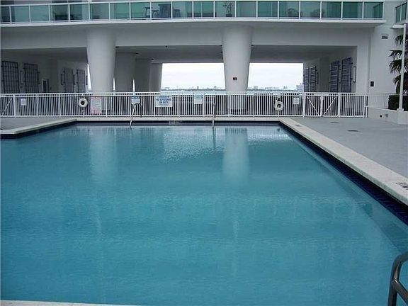 2nd image of 1800 N Bayshore Dr APT 2709