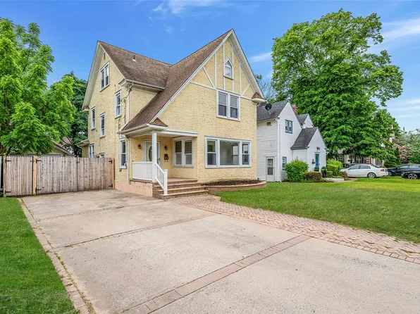 71 Lincoln Place, Freeport, NY 11520