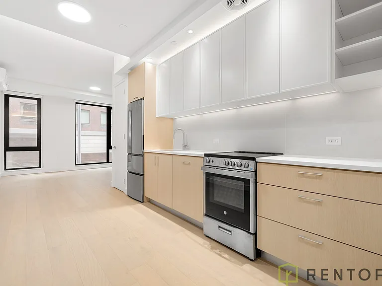 555 W 45th St #2B — Photo 4