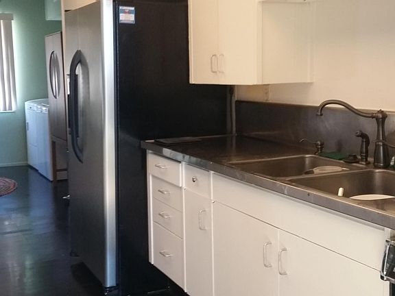 3rd image of 259 S Rosemead Blvd Floor 2