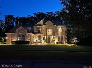 6254 Knob Bend Dr, Grand Blanc, MI 48439