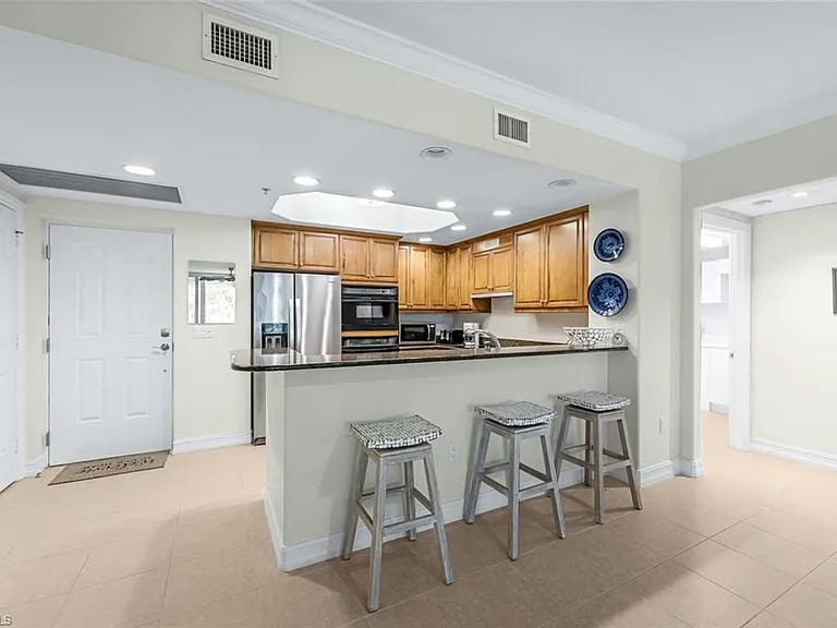 2728 Tiburon Blvd E #A-204 — Photo 5