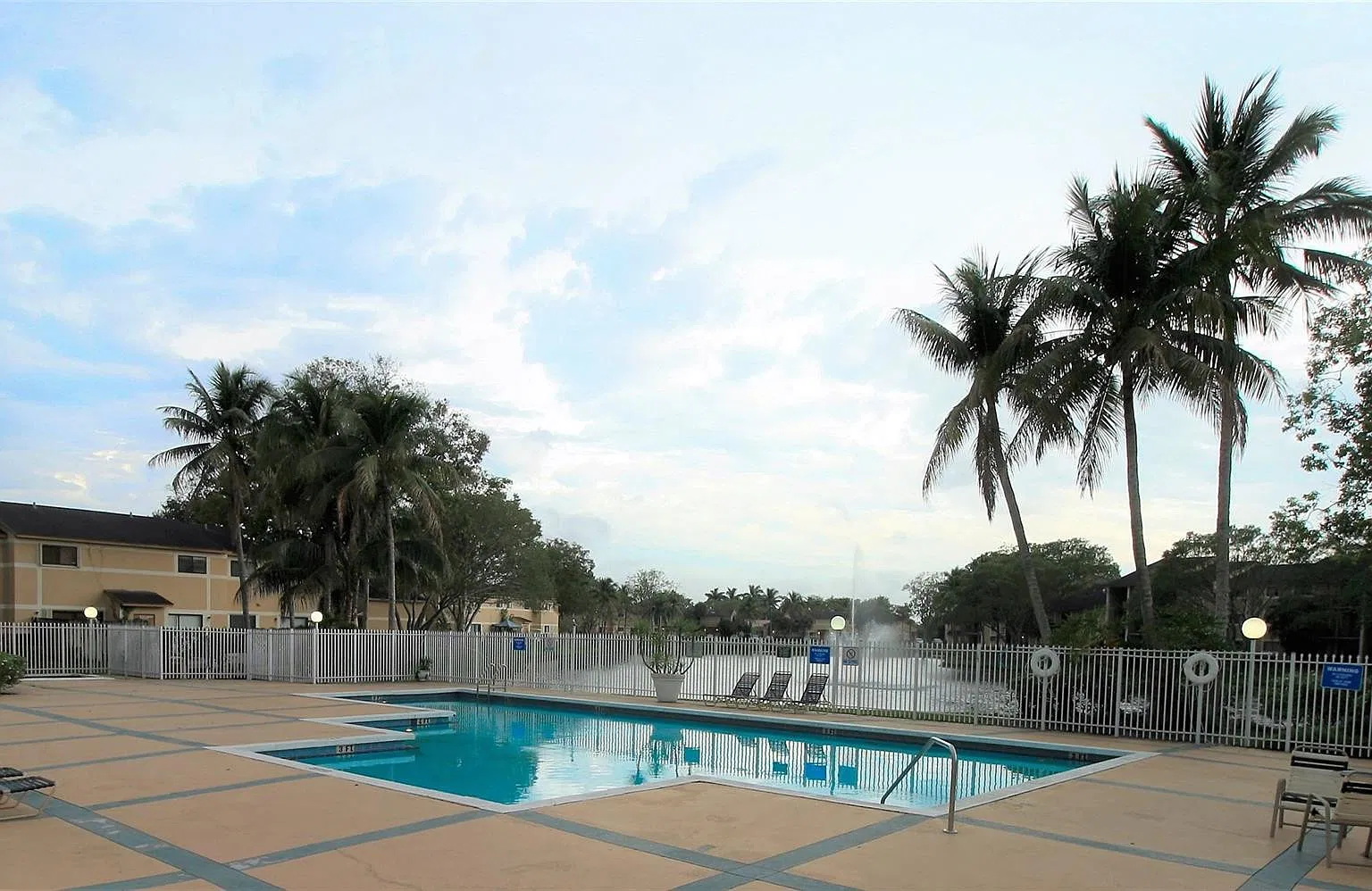 2 bed, 2.5 bath, 1113 sqft, $2,300 — Photo 2