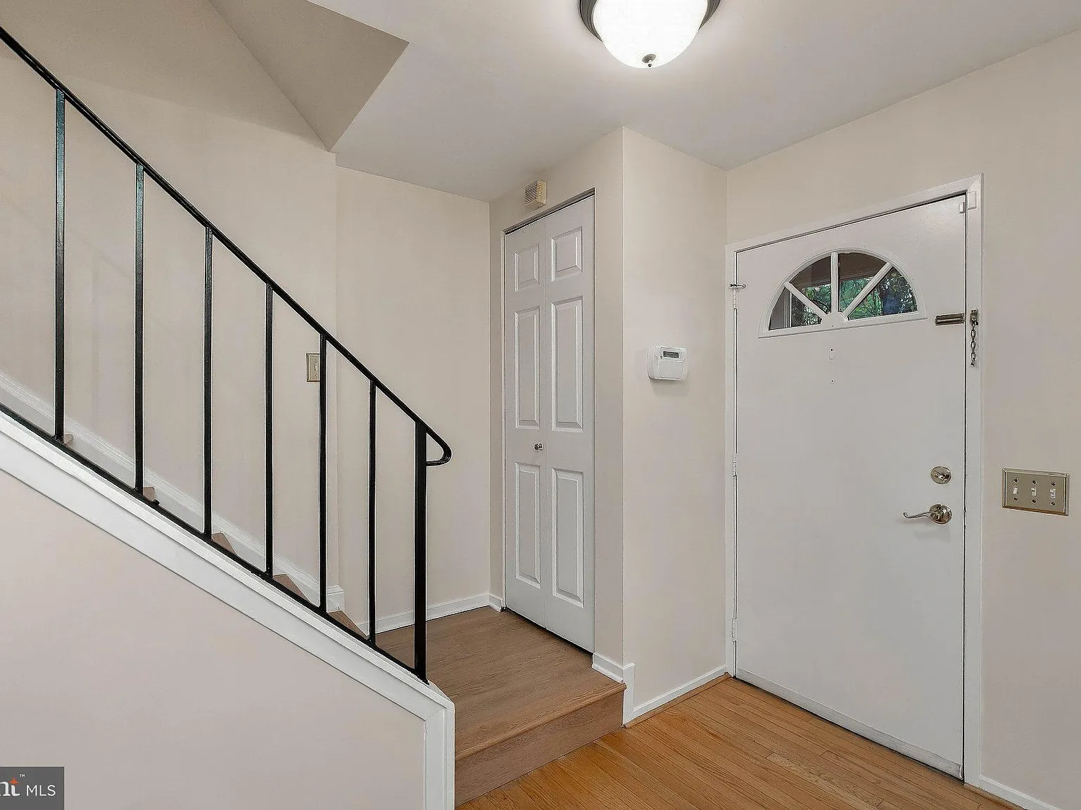 3 bed, 2.5 bath, 1386 sqft, $2,700 — Photo 3