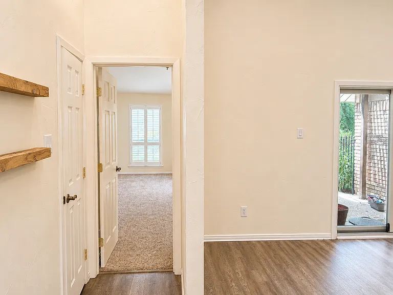 5912 Meadow Wood Ln — Photo 23