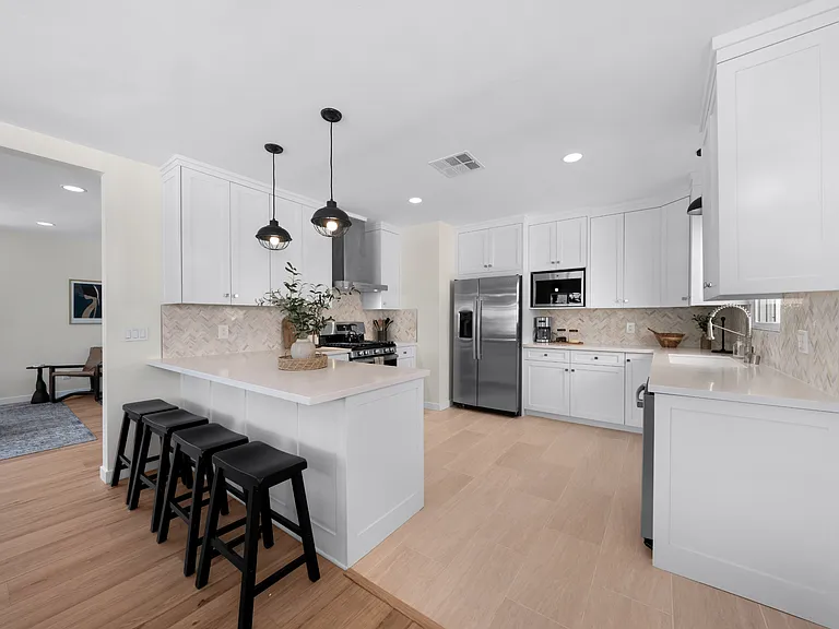 4062 Goldfinch St — Photo 8