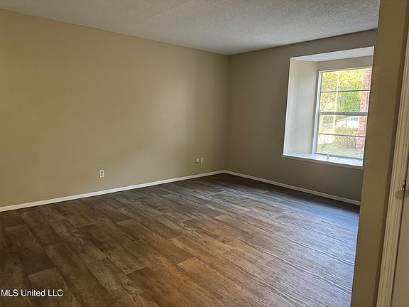 3rd image of 2804 Dubarry Dr