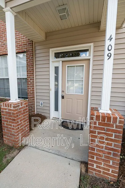 3 bed, 2.0 bath, 1368 sqft, $1,695 — Photo 2