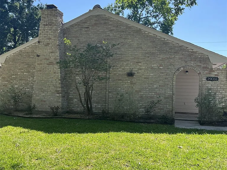 29031 Elmwood Dr — Photo 1