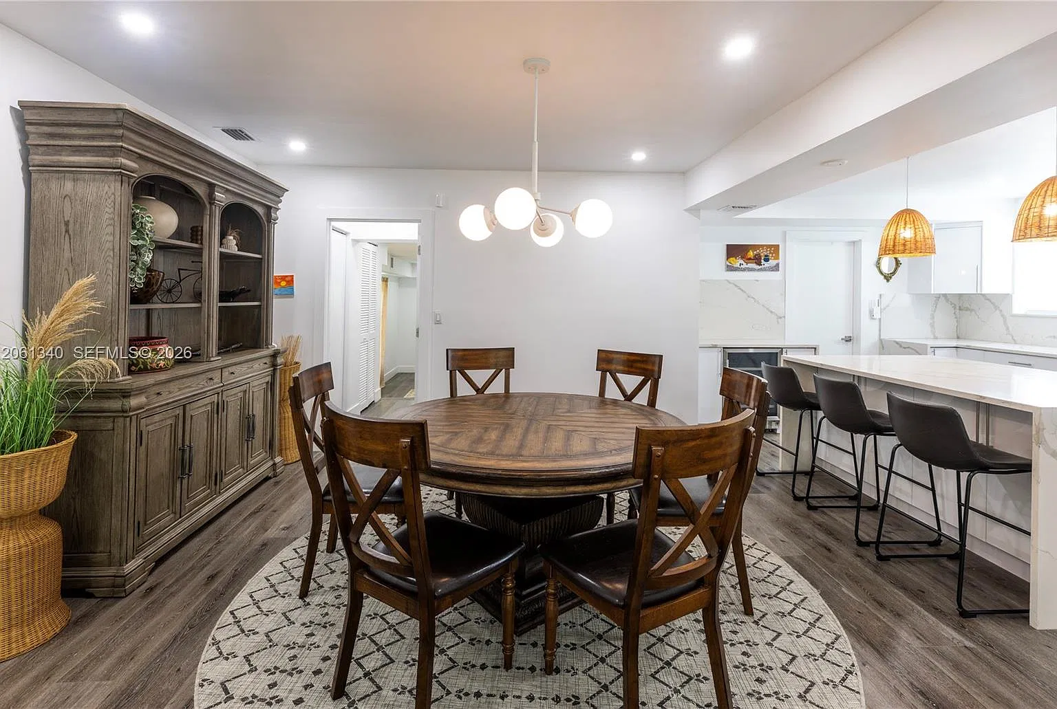 3 bed, 2.0 bath, 1600 sqft, $6,000 — Photo 3