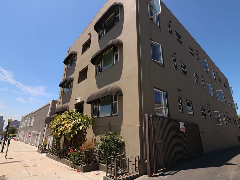 2142 5th Ave — Photo 13