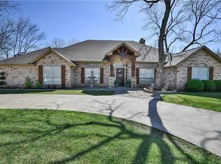 8908 Green Leaves Dr, Granbury, TX 76049