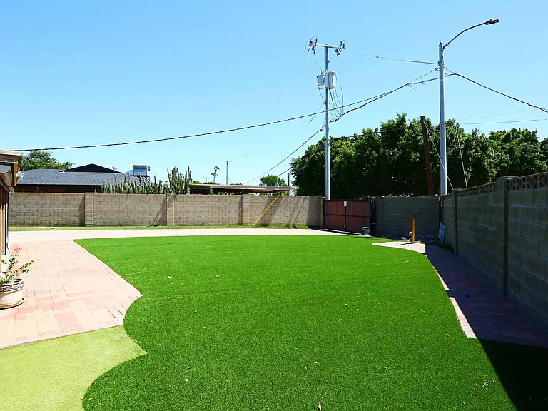 2055 W Edgemont Ave — Photo 1
