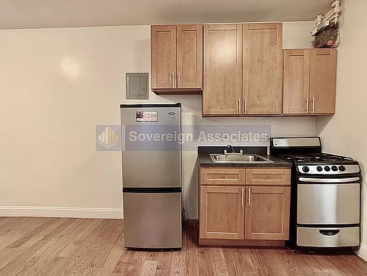 3rd image of 2 Pinehurst Ave APT B9