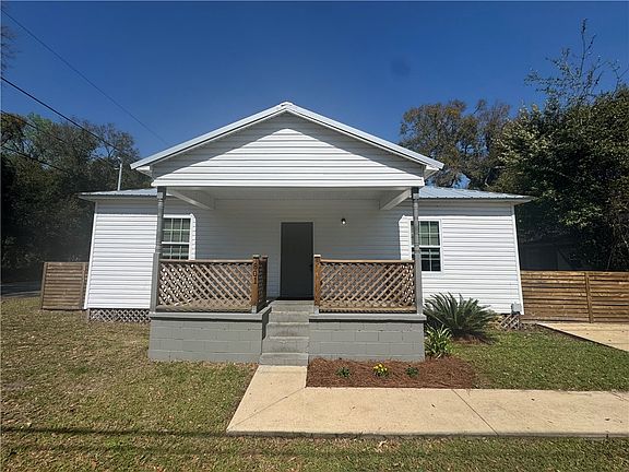 2nd image of 801 R St