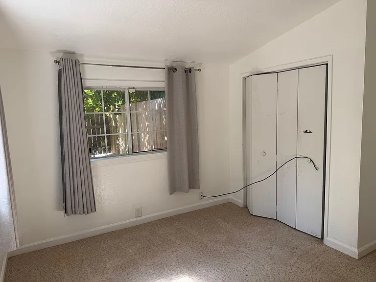 3829 Delaware Ave — Photo 11