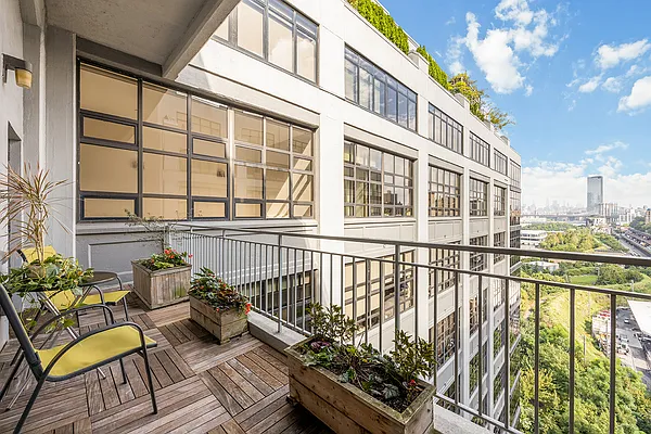 Sold by Corcoran | media 24