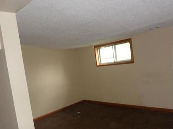 3rd image of 141 W Arlee Ave