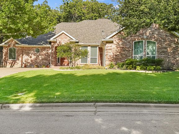 2nd image of 2817 Naples Dr