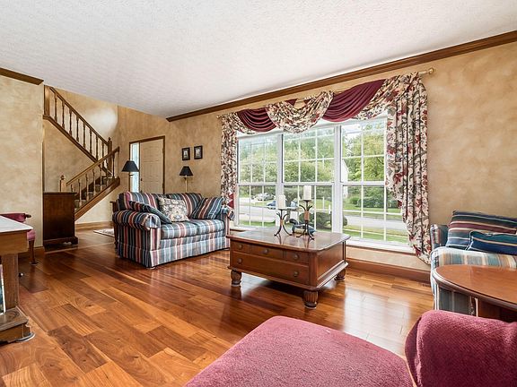 4th image of 132 Highmeadow Dr