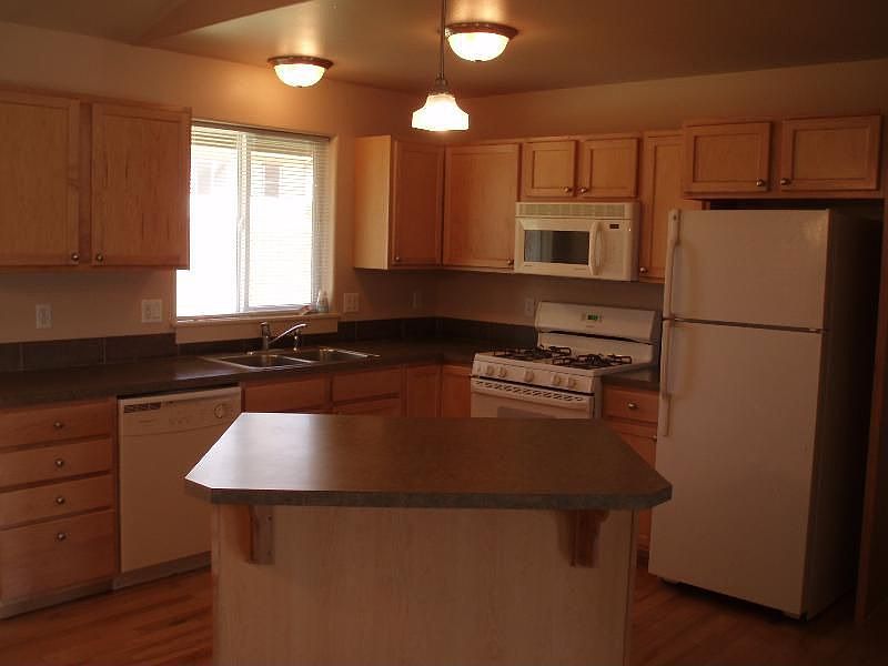 2nd image of 2935 SW Peridot Ave