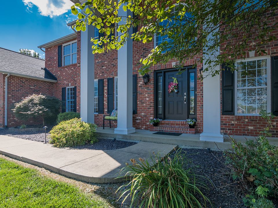 Welcome to 5 8th Fairway Ct!