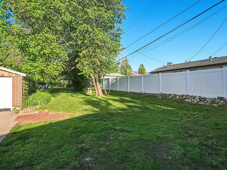 502 N Main St — Photo 22