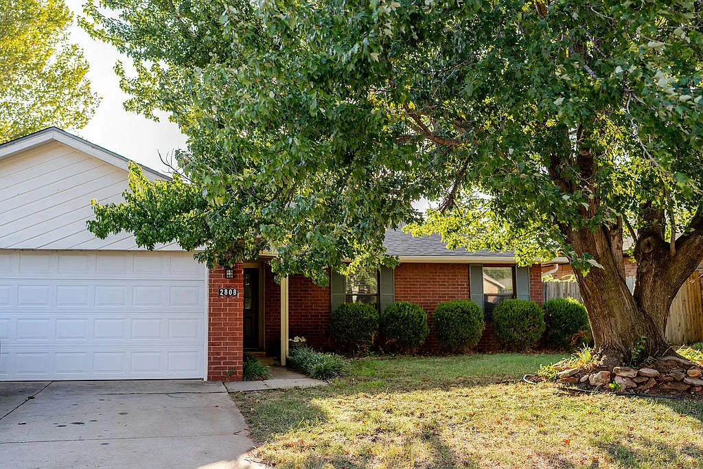 3 bed, 1356 sqft, $1,500 — Photo 1