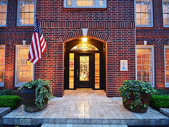 THE ENTRY IS ENHANCED BY GORGEOUS PLANTERS WHICH FRAME THE FRONT DOOR!