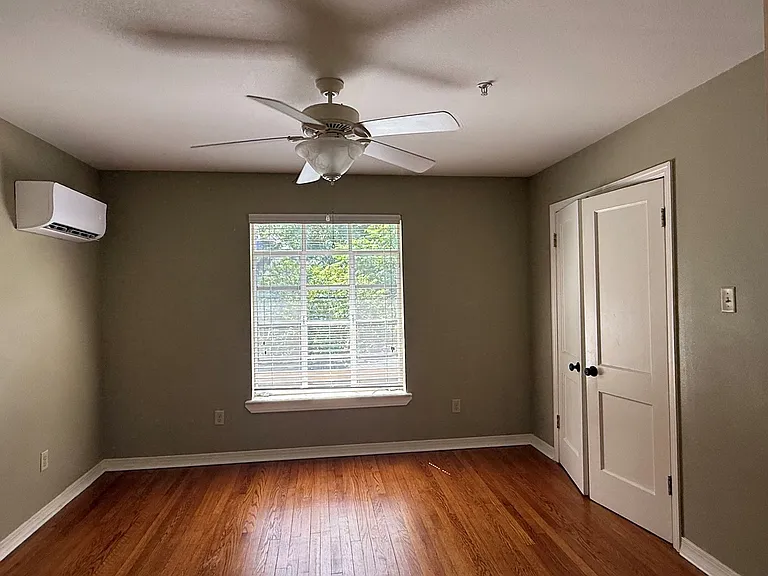 1406 Broadway St — Photo 13