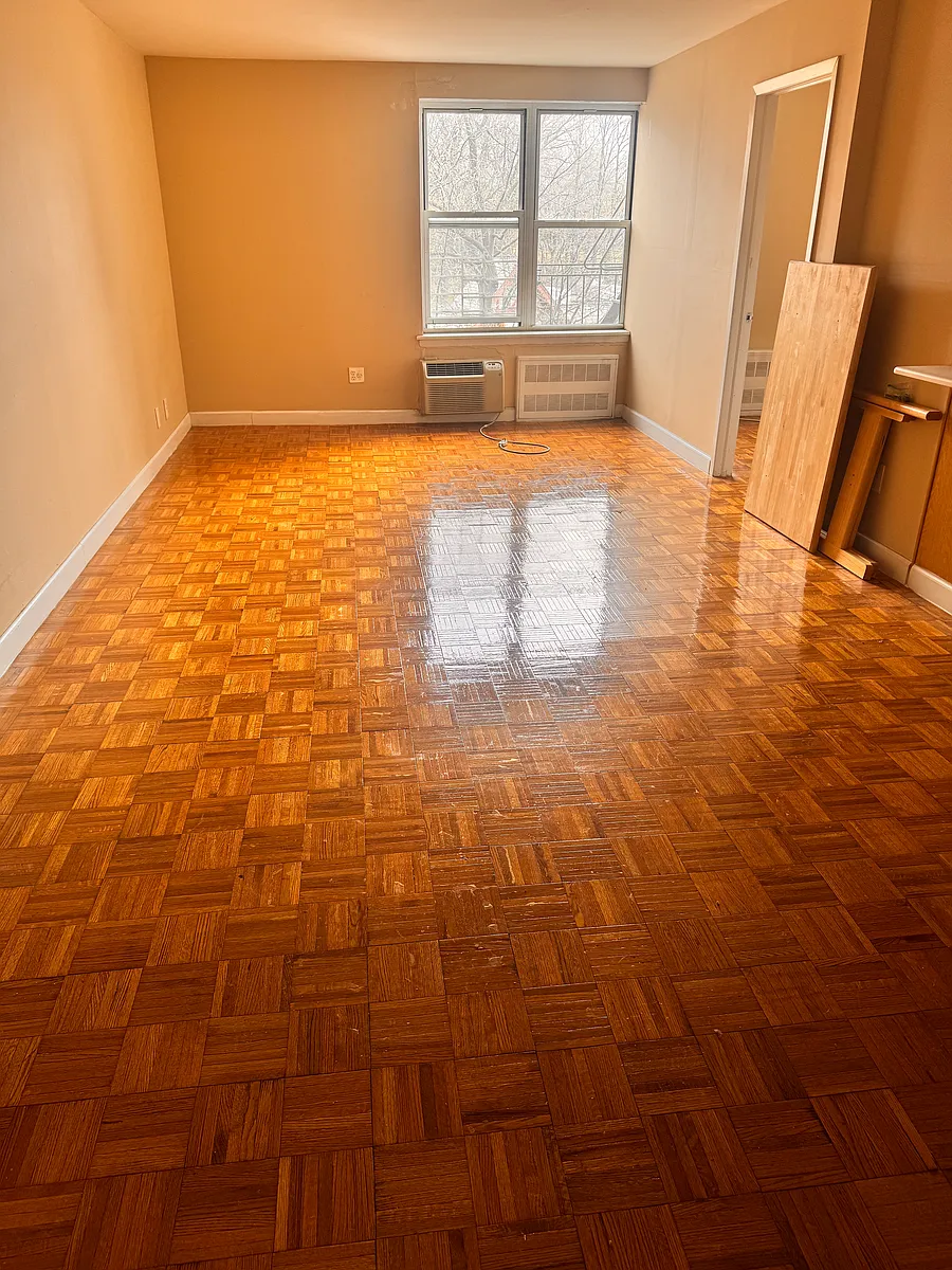 Building Photo - 4430 Douglaston Pkwy #5DA