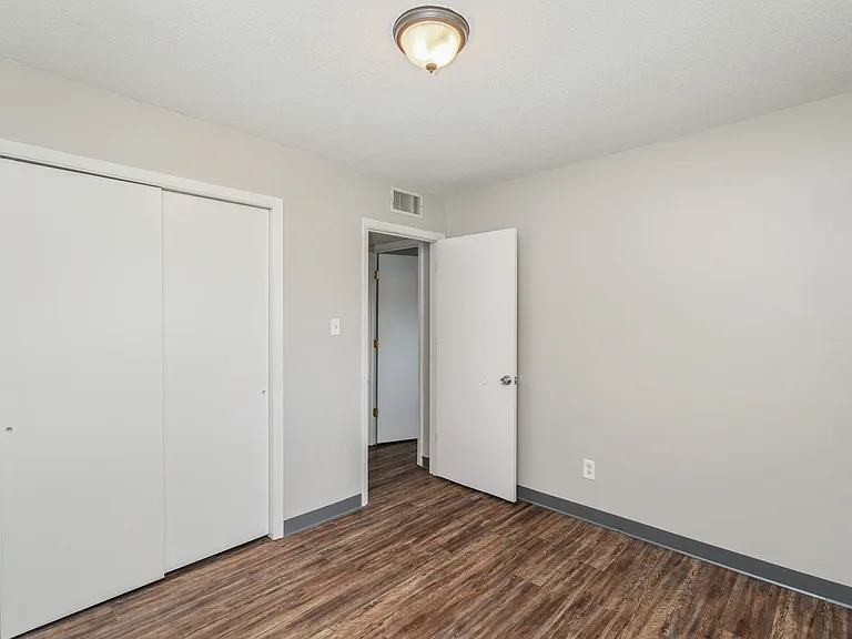 2716 Holbrook Dr #5 — Photo 15