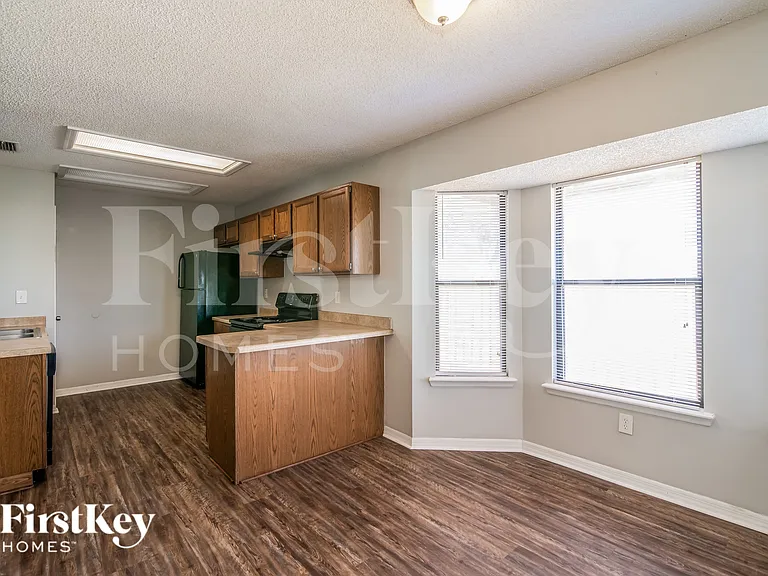 7734 Pikes Peak Dr — Photo 8