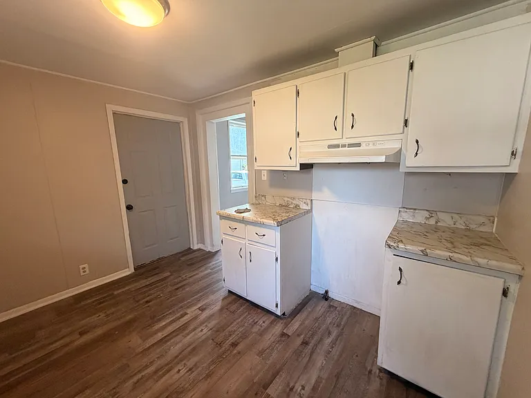 119 Whiting Ave — Photo 8