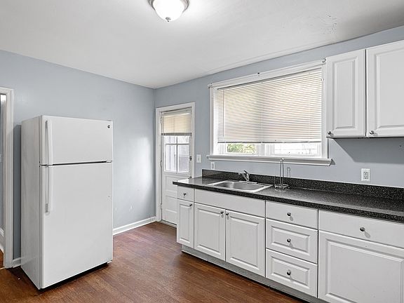 5th image of 1913 Lancaster Ave #A