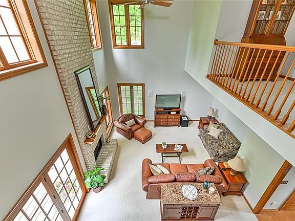 5th image of 157 Windwood Dr