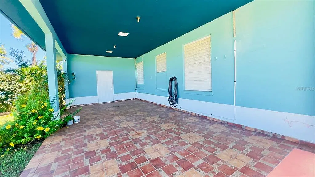 3 bed, 2.0 bath, 2300 sqft, $2,400 — Photo 3