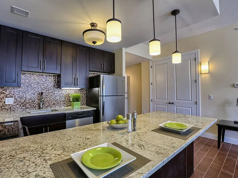 Executive House Apartments — Photo 11