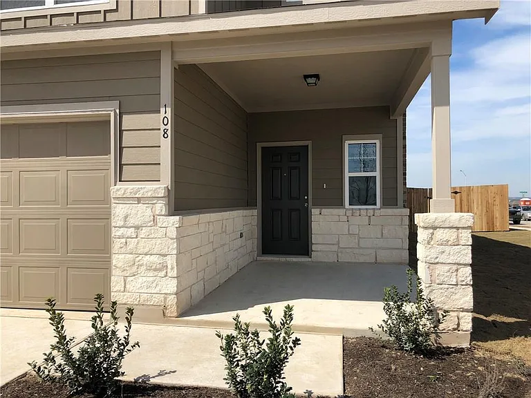 108 Yellowbark St — Photo 2