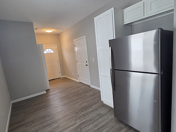 4th image of 1428 Elm St